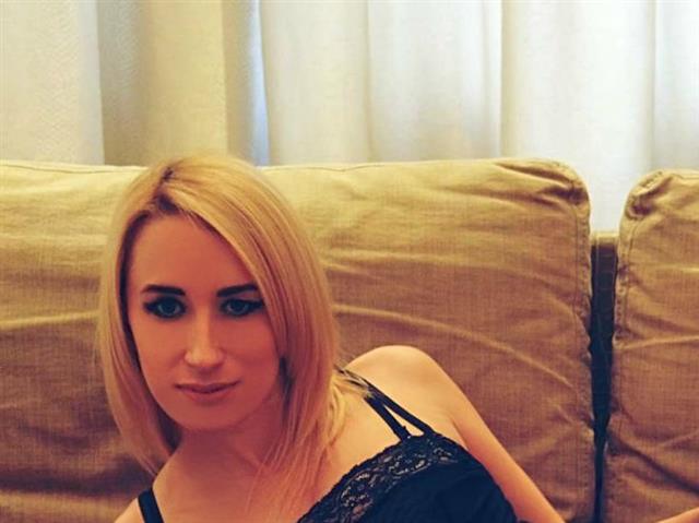Blondine aus Berlin sucht Sex Treffen
